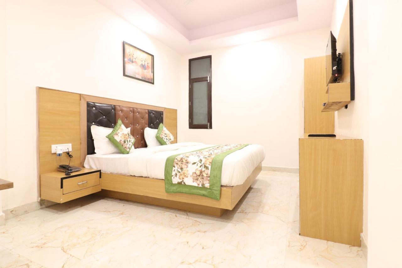 Hotel Hari International - Noida Sector 11 Zewnętrze zdjęcie