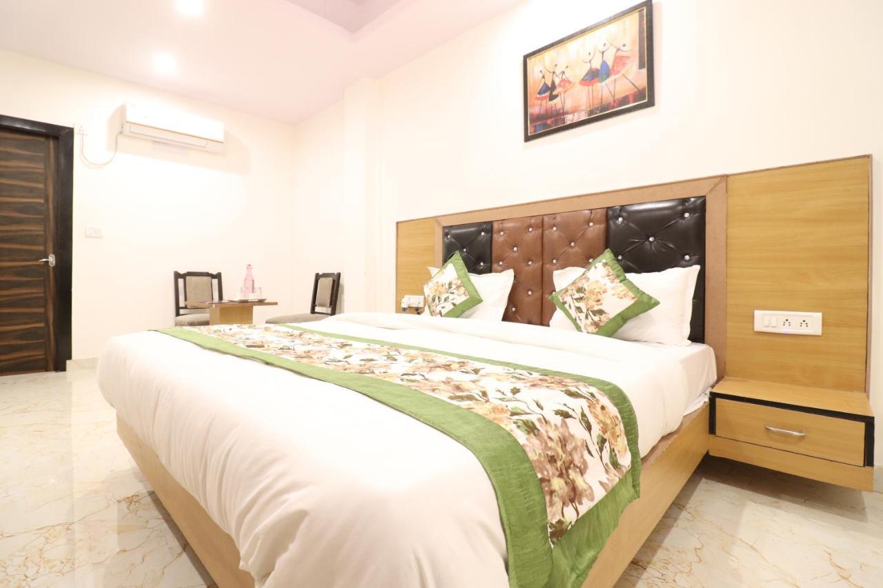 Hotel Hari International - Noida Sector 11 Zewnętrze zdjęcie