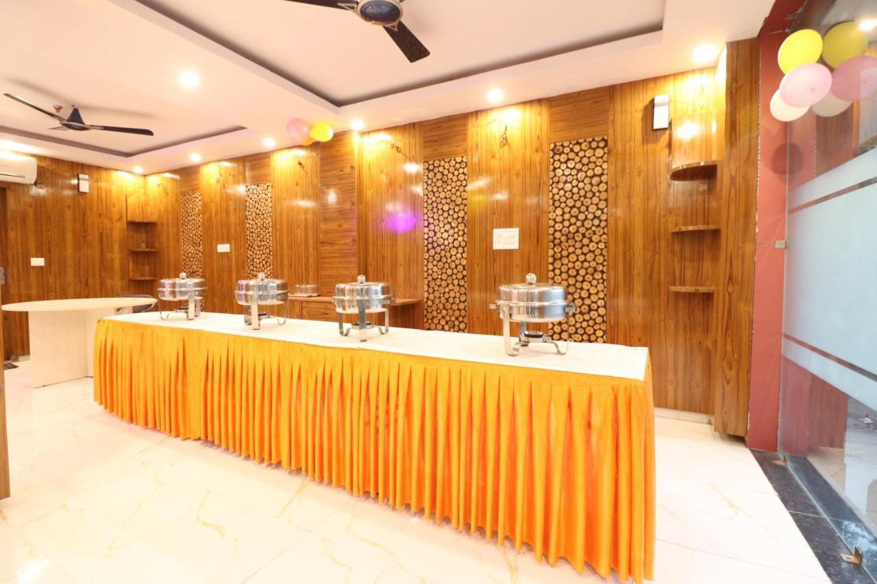 Hotel Hari International - Noida Sector 11 Zewnętrze zdjęcie
