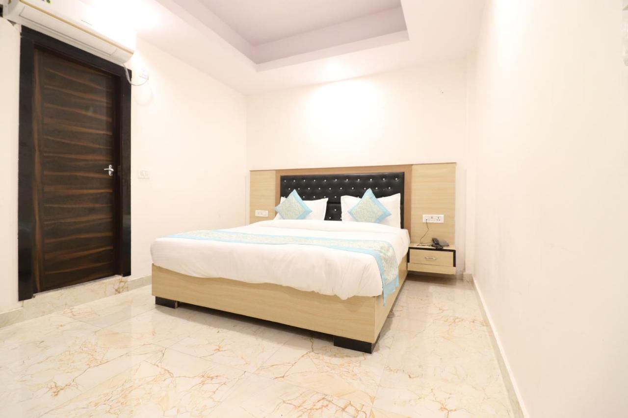 Hotel Hari International - Noida Sector 11 Zewnętrze zdjęcie