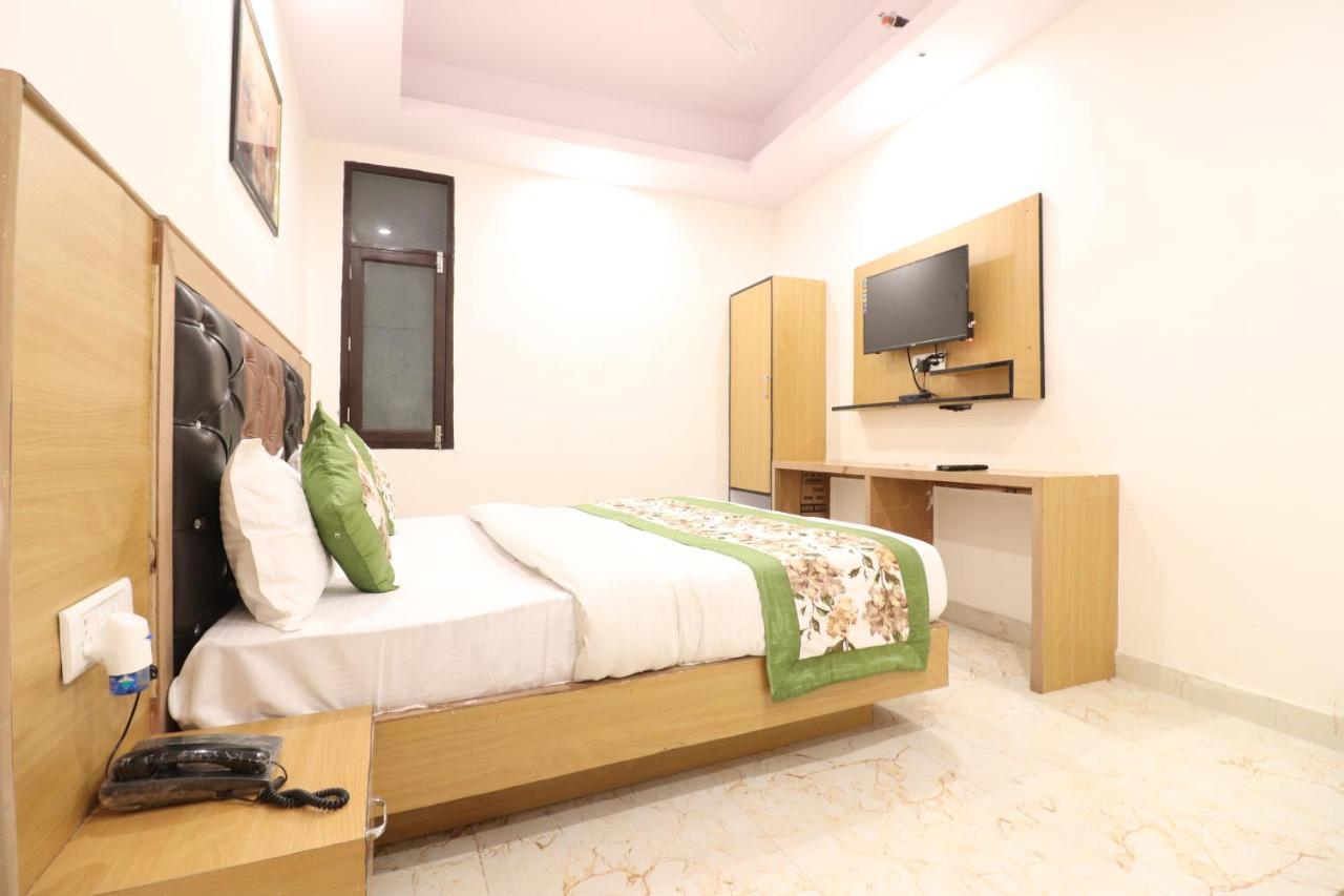 Hotel Hari International - Noida Sector 11 Zewnętrze zdjęcie