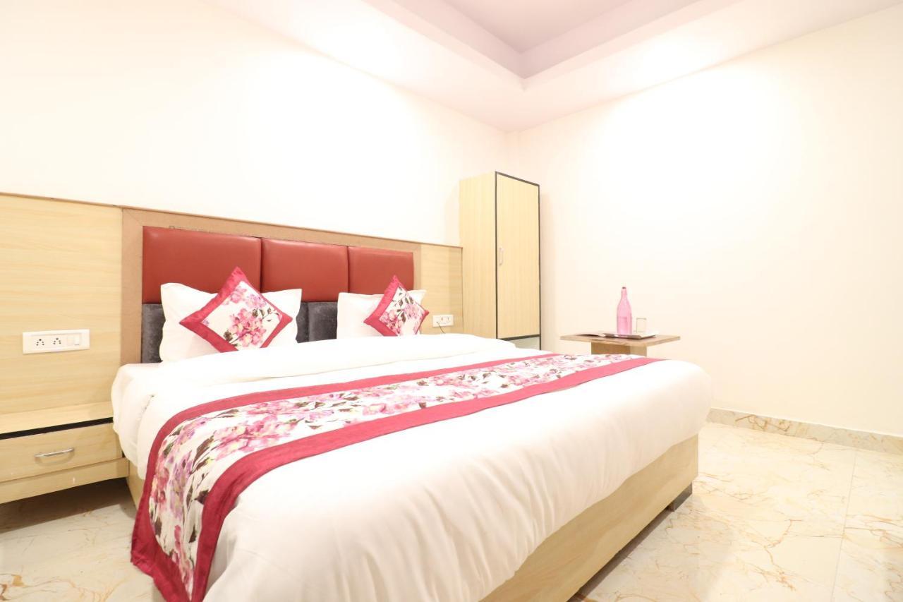 Hotel Hari International - Noida Sector 11 Zewnętrze zdjęcie