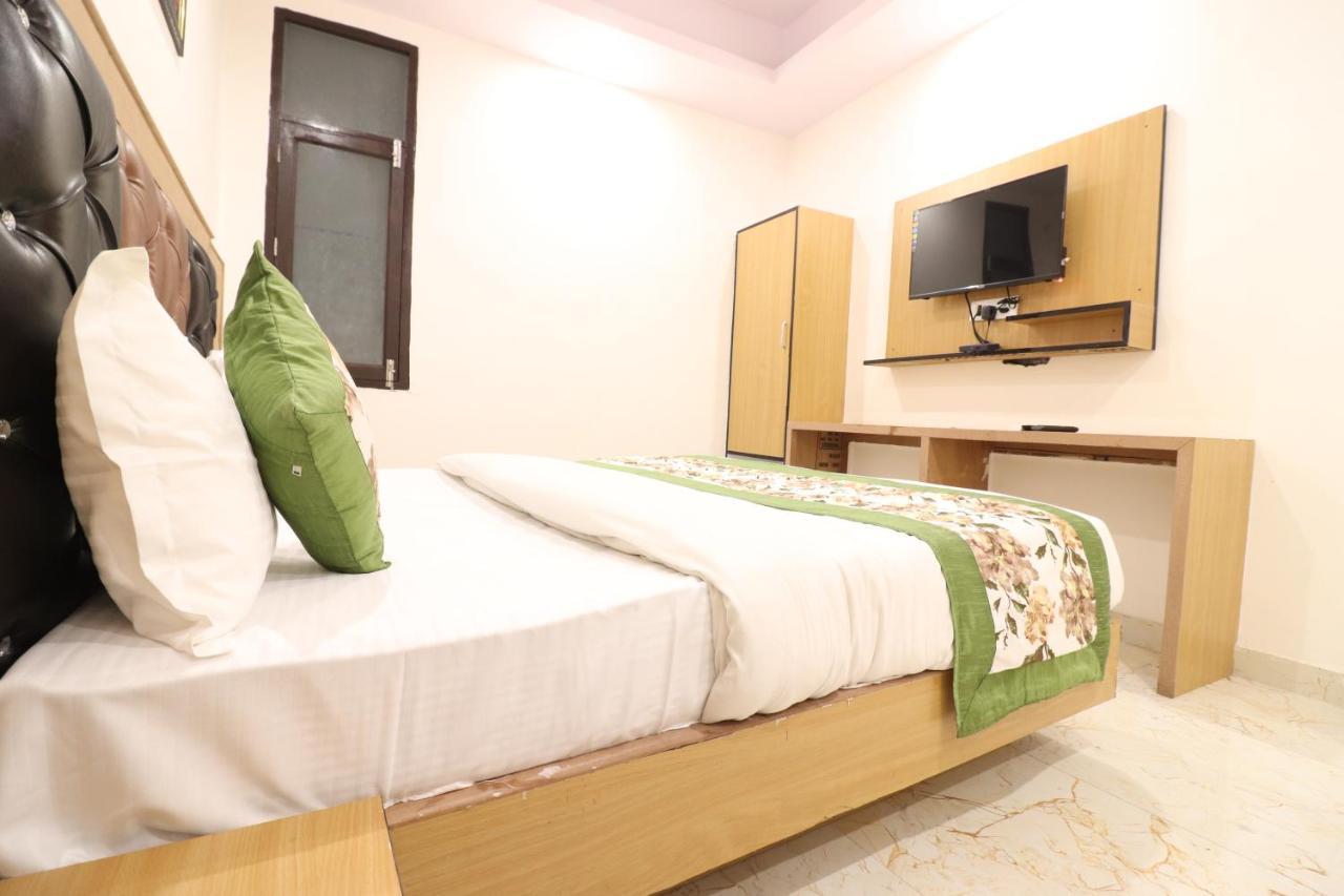 Hotel Hari International - Noida Sector 11 Zewnętrze zdjęcie
