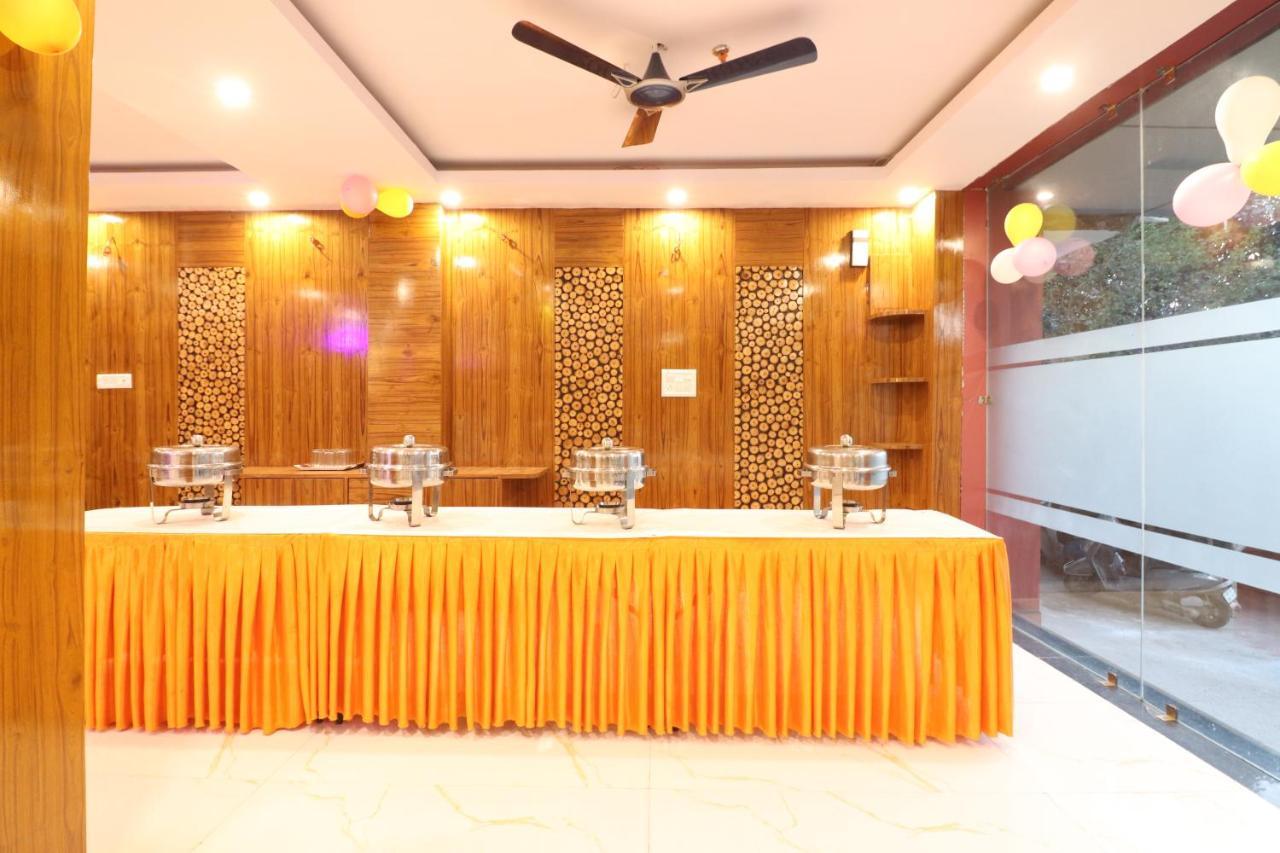 Hotel Hari International - Noida Sector 11 Zewnętrze zdjęcie