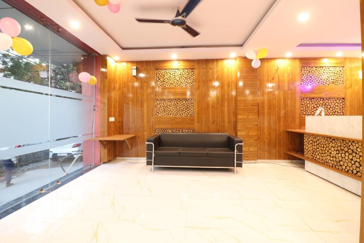 Hotel Hari International - Noida Sector 11 Zewnętrze zdjęcie