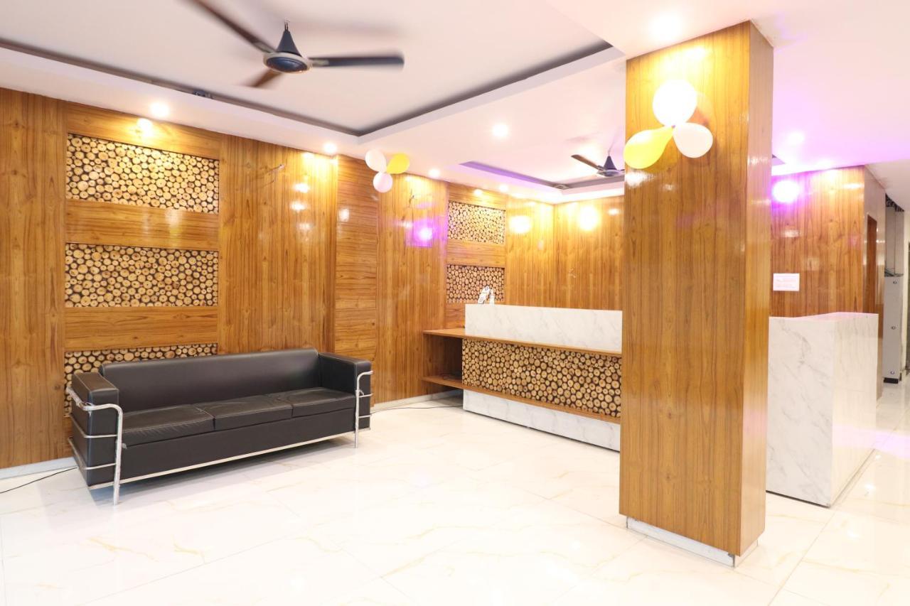 Hotel Hari International - Noida Sector 11 Zewnętrze zdjęcie