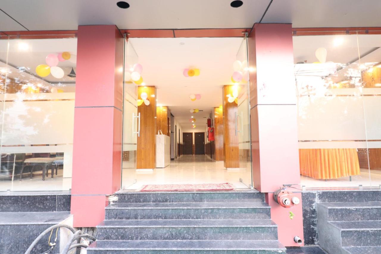 Hotel Hari International - Noida Sector 11 Zewnętrze zdjęcie