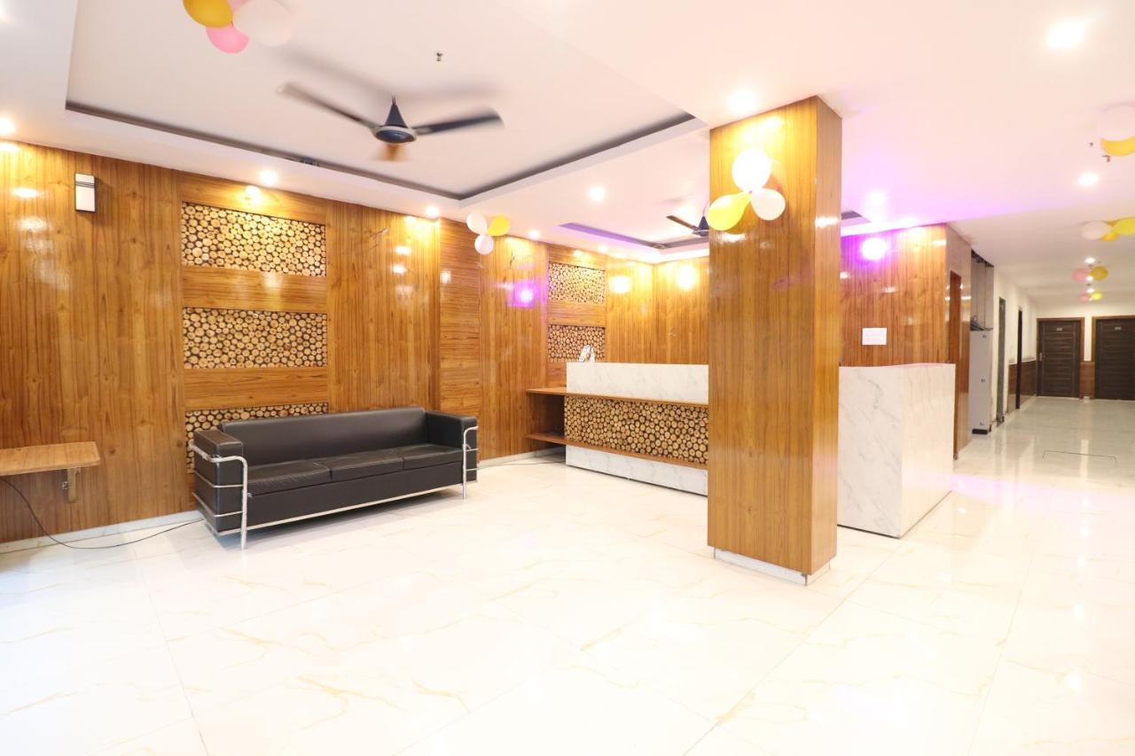Hotel Hari International - Noida Sector 11 Zewnętrze zdjęcie