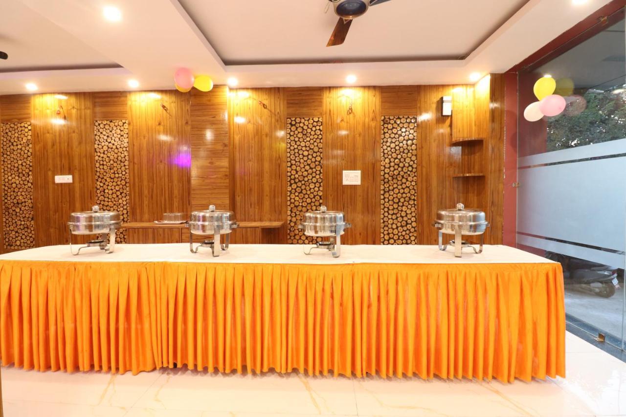 Hotel Hari International - Noida Sector 11 Zewnętrze zdjęcie