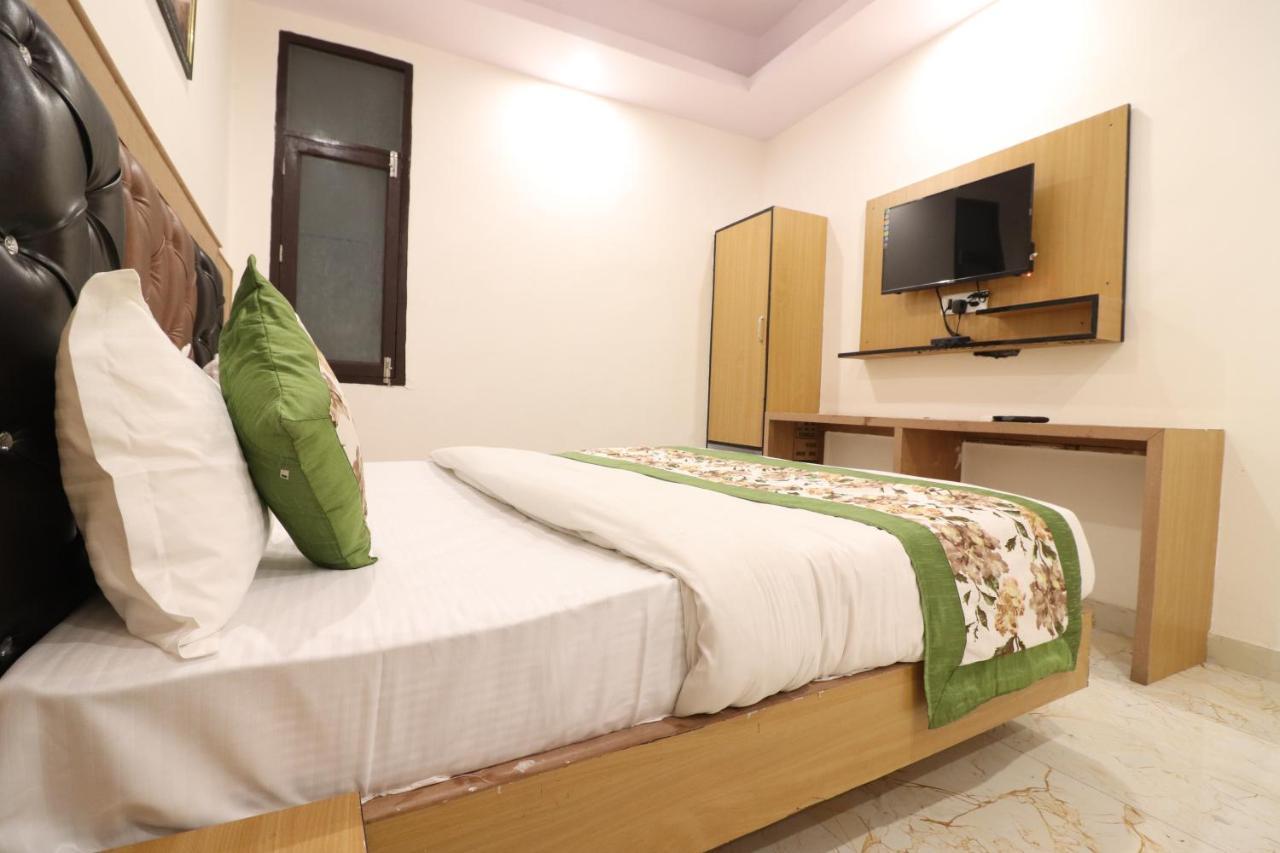 Hotel Hari International - Noida Sector 11 Zewnętrze zdjęcie
