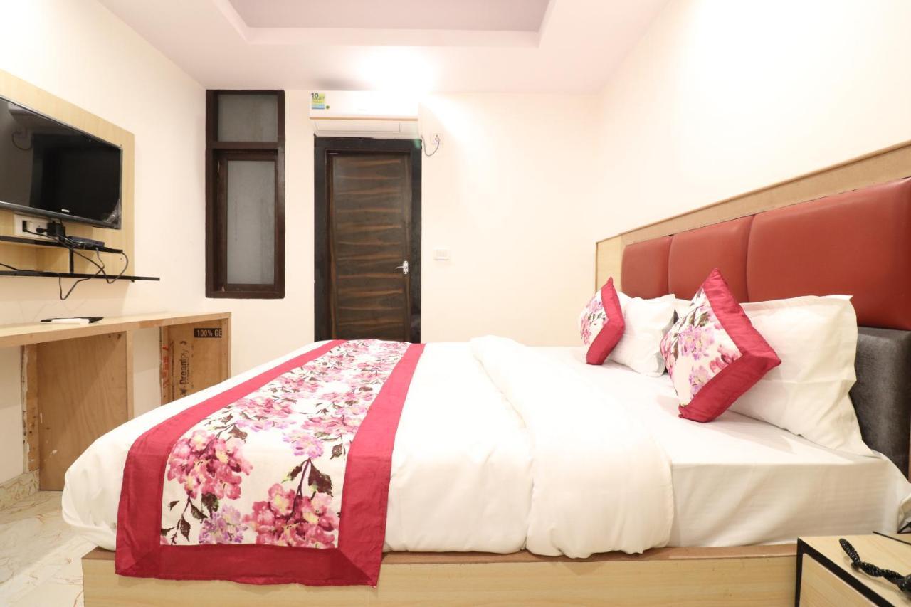 Hotel Hari International - Noida Sector 11 Zewnętrze zdjęcie