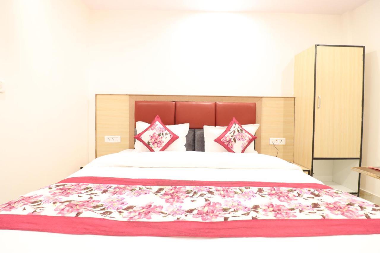 Hotel Hari International - Noida Sector 11 Zewnętrze zdjęcie