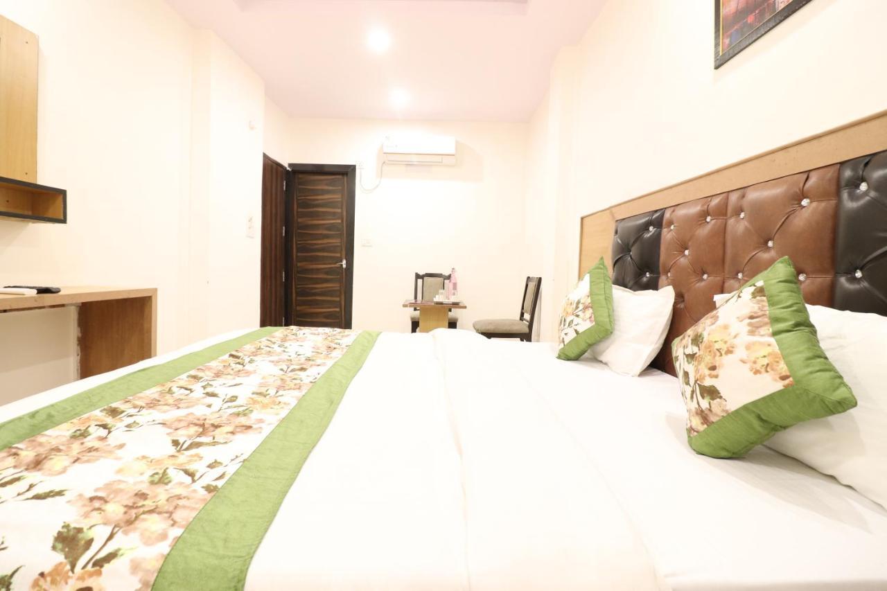 Hotel Hari International - Noida Sector 11 Zewnętrze zdjęcie