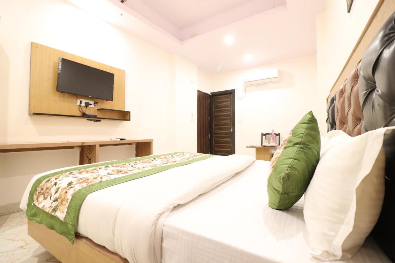 Hotel Hari International - Noida Sector 11 Zewnętrze zdjęcie