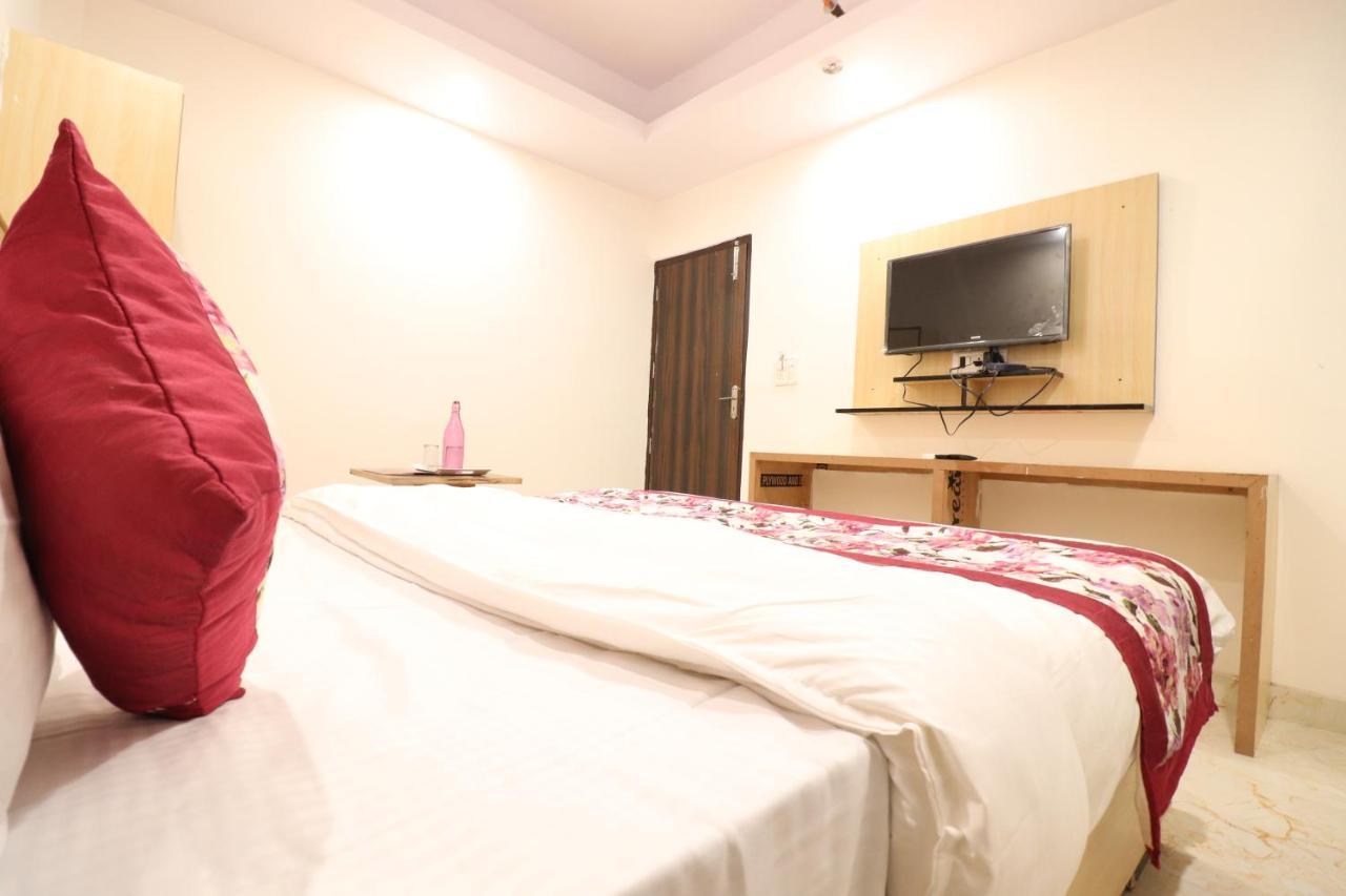 Hotel Hari International - Noida Sector 11 Zewnętrze zdjęcie