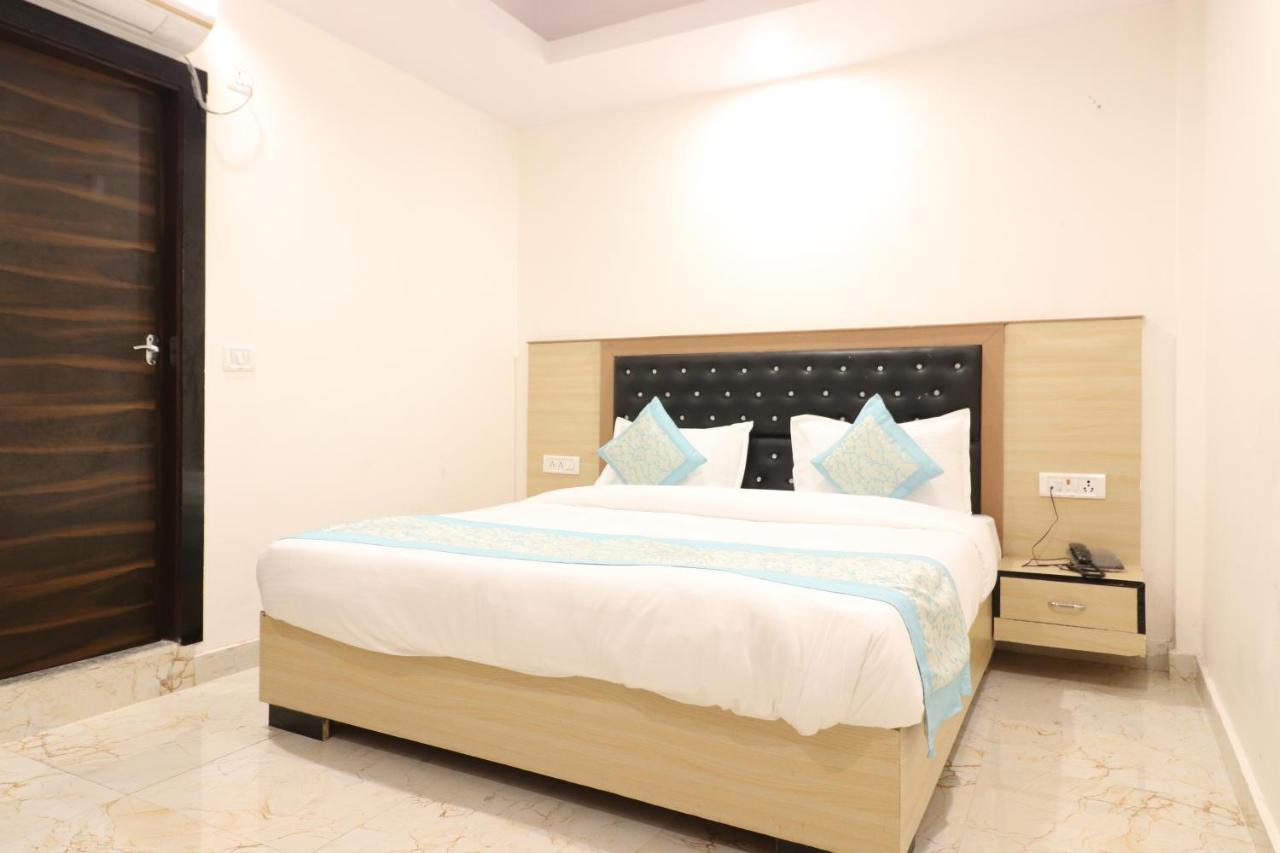 Hotel Hari International - Noida Sector 11 Zewnętrze zdjęcie