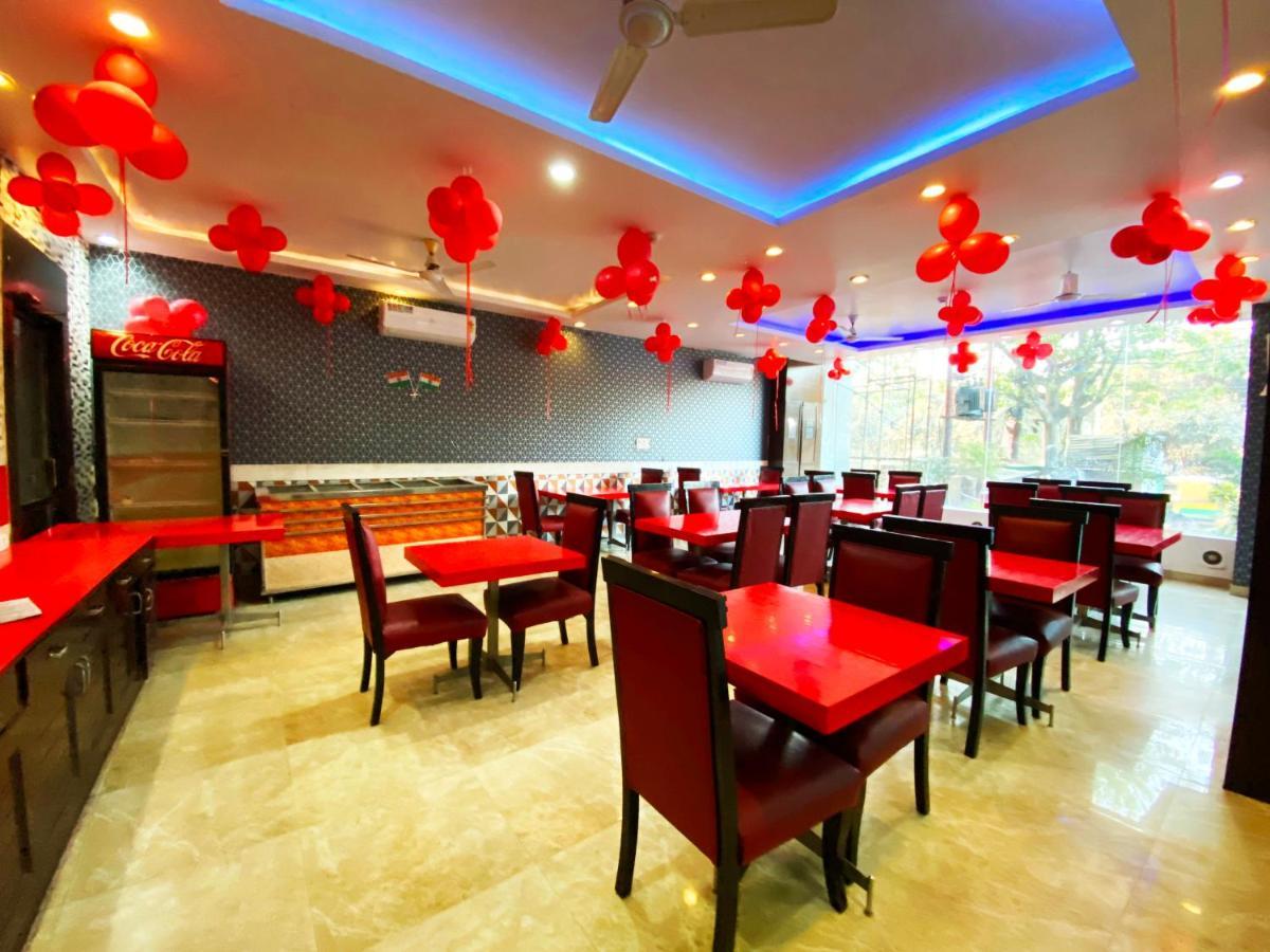 Hotel Hari International - Noida Sector 11 Zewnętrze zdjęcie