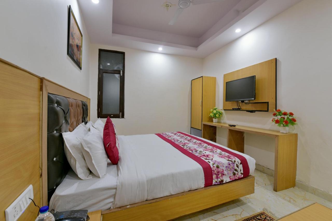 Hotel Hari International - Noida Sector 11 Zewnętrze zdjęcie