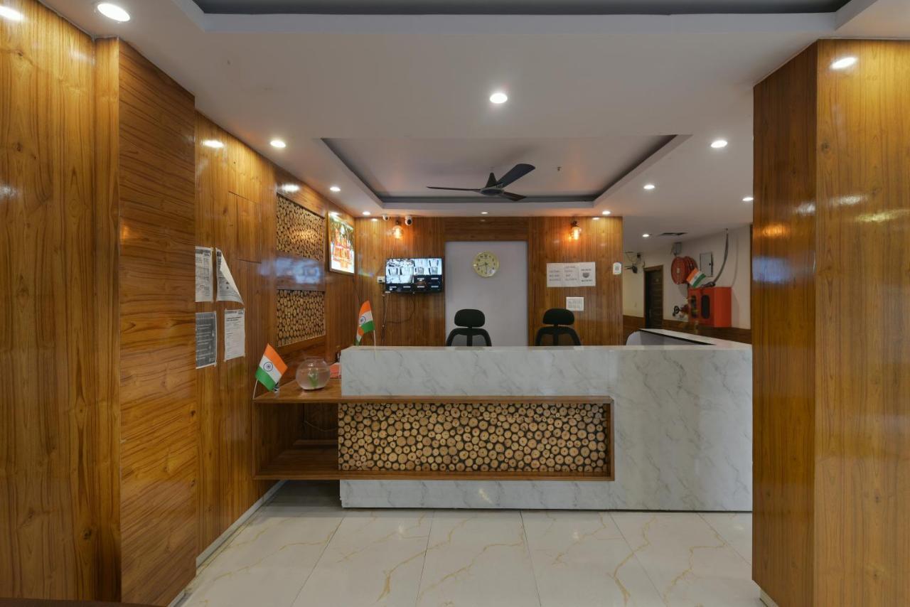 Hotel Hari International - Noida Sector 11 Zewnętrze zdjęcie