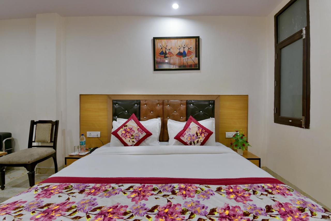 Hotel Hari International - Noida Sector 11 Zewnętrze zdjęcie