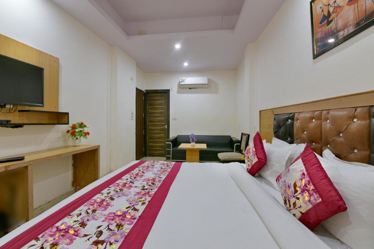 Hotel Hari International - Noida Sector 11 Zewnętrze zdjęcie