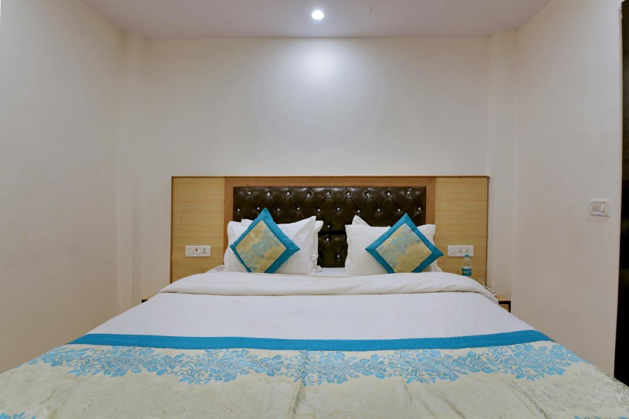 Hotel Hari International - Noida Sector 11 Zewnętrze zdjęcie