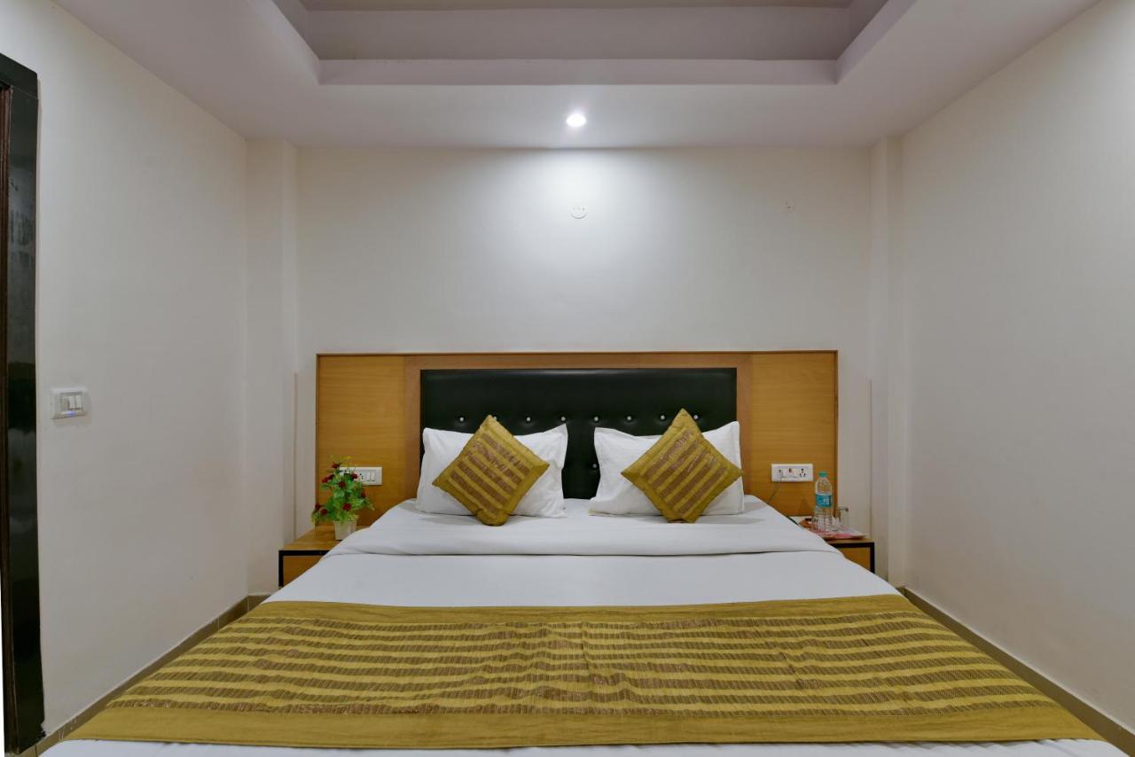 Hotel Hari International - Noida Sector 11 Zewnętrze zdjęcie