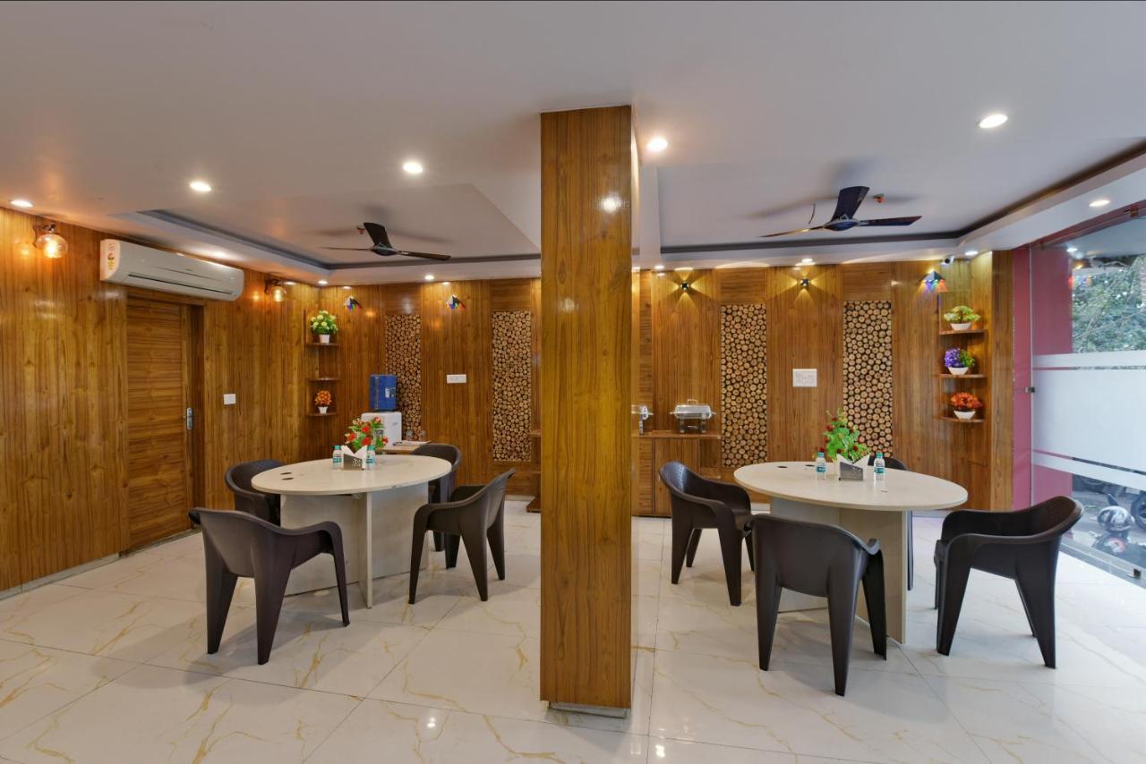Hotel Hari International - Noida Sector 11 Zewnętrze zdjęcie