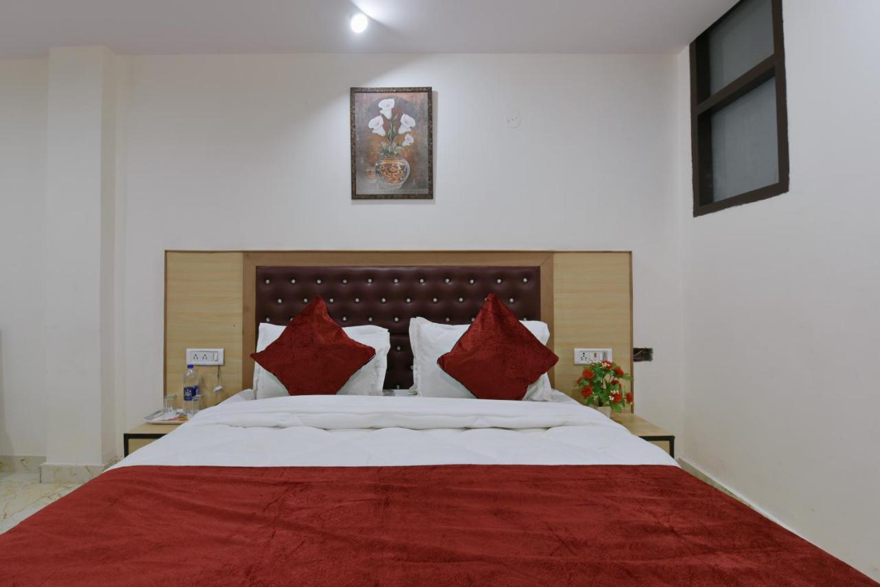 Hotel Hari International - Noida Sector 11 Zewnętrze zdjęcie