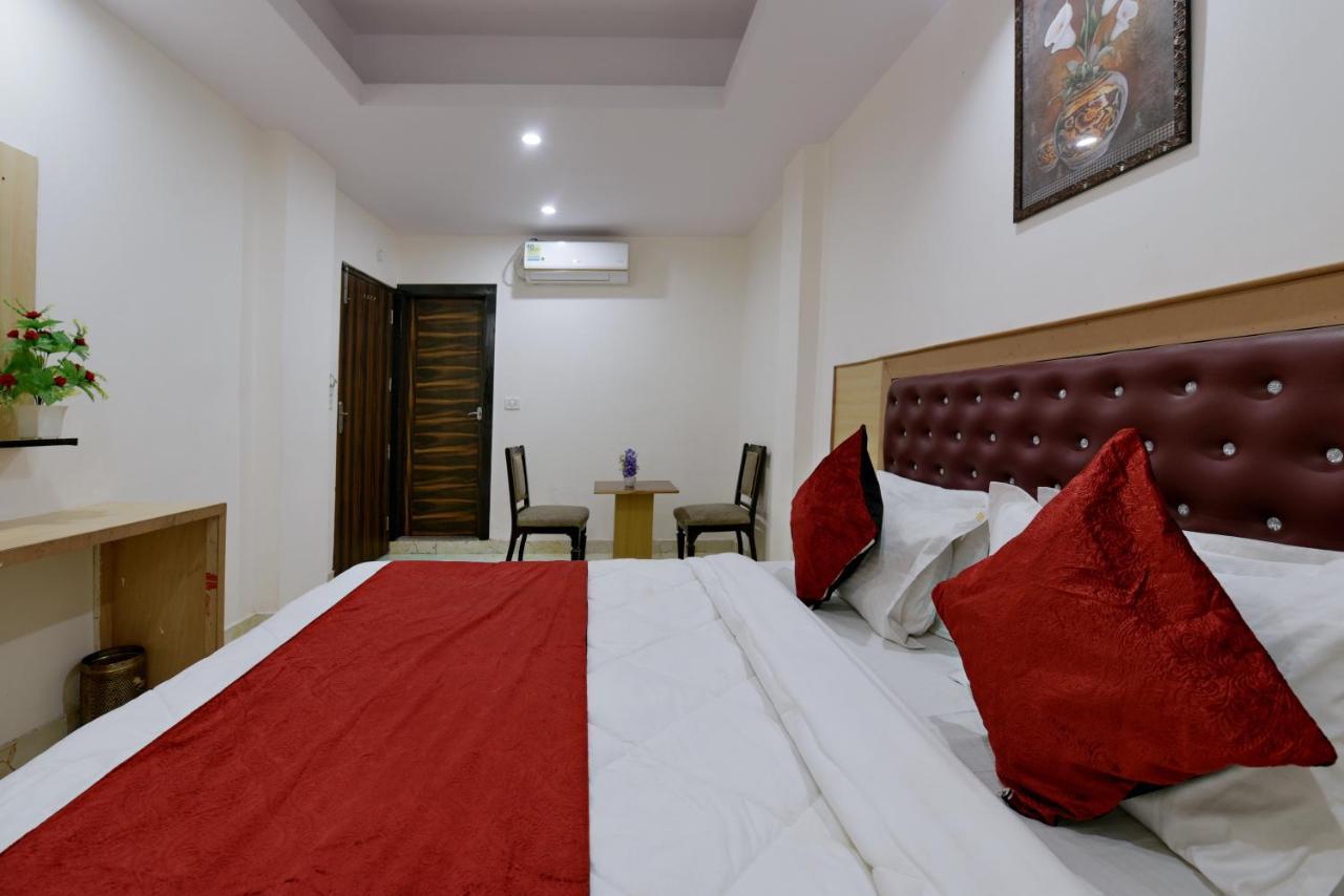 Hotel Hari International - Noida Sector 11 Zewnętrze zdjęcie
