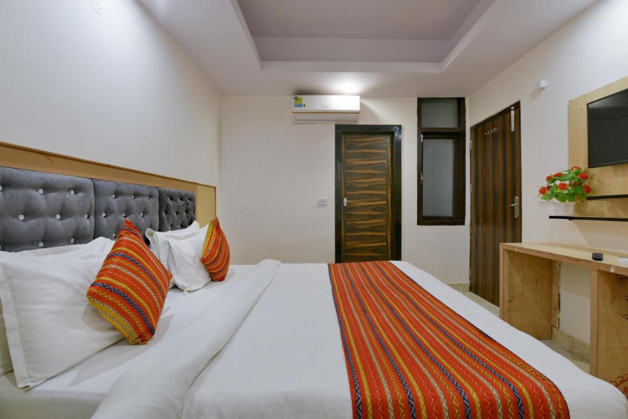 Hotel Hari International - Noida Sector 11 Zewnętrze zdjęcie